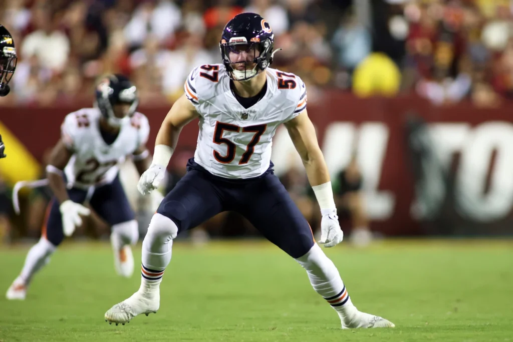 Bears bring back linebacker Jack Sanborn for second stint with 1-year contract