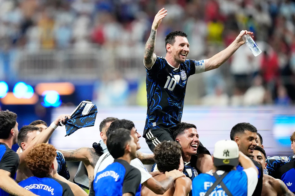 Defending champion Argentina reaches World Cup final by beating England 2-1