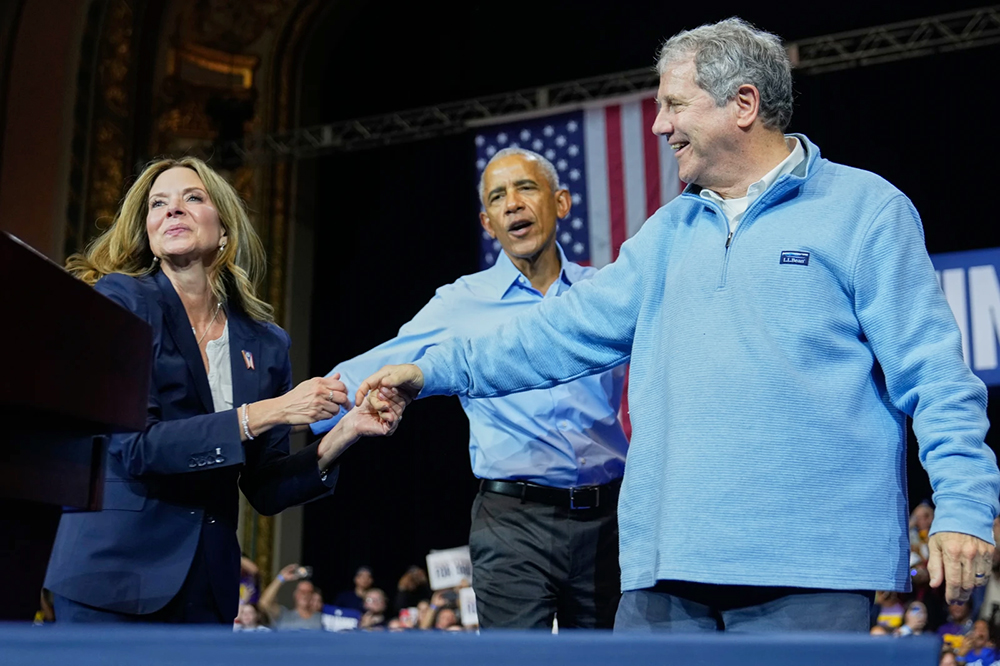 Obama, in Midwest, assails ‘cruelty’ and indecency from Trump and his allies in the midterm campaign